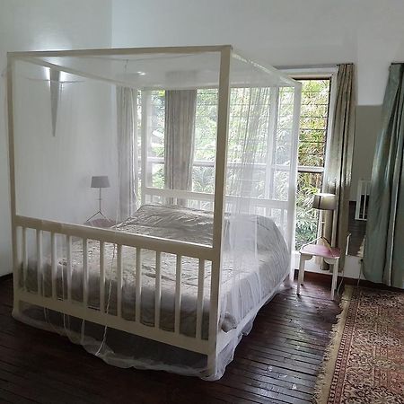 Bushman Cafe Hotel 阿比让 外观 照片