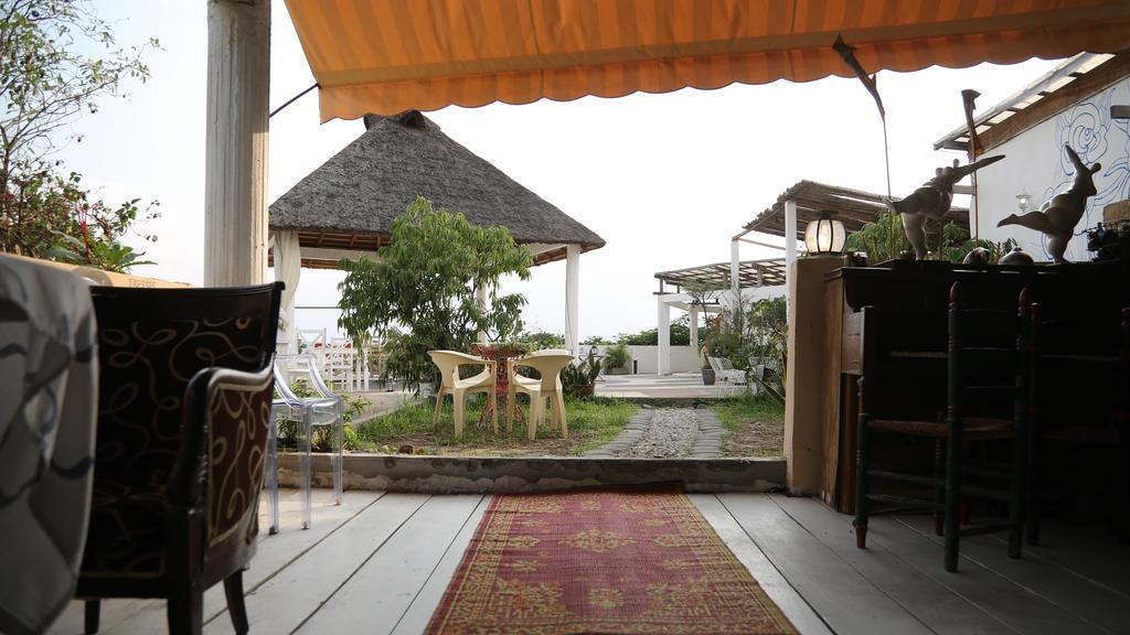 Bushman Cafe Hotel 阿比让 外观 照片