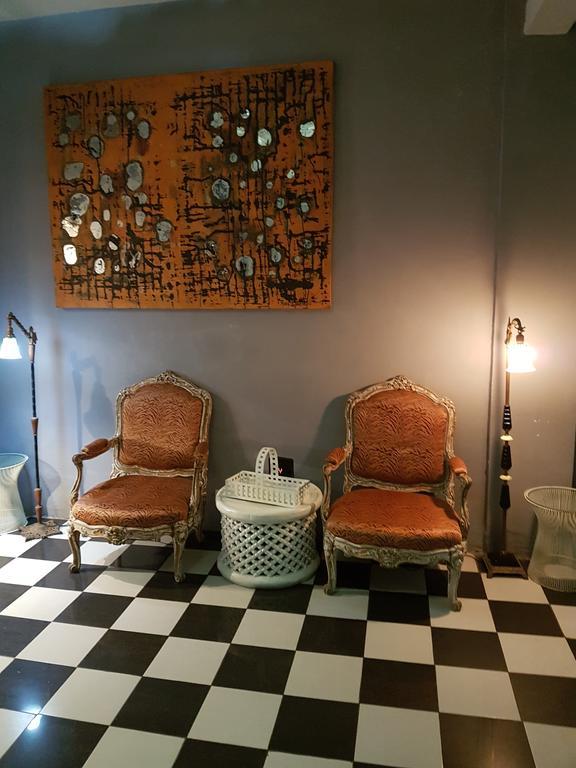 Bushman Cafe Hotel 阿比让 外观 照片