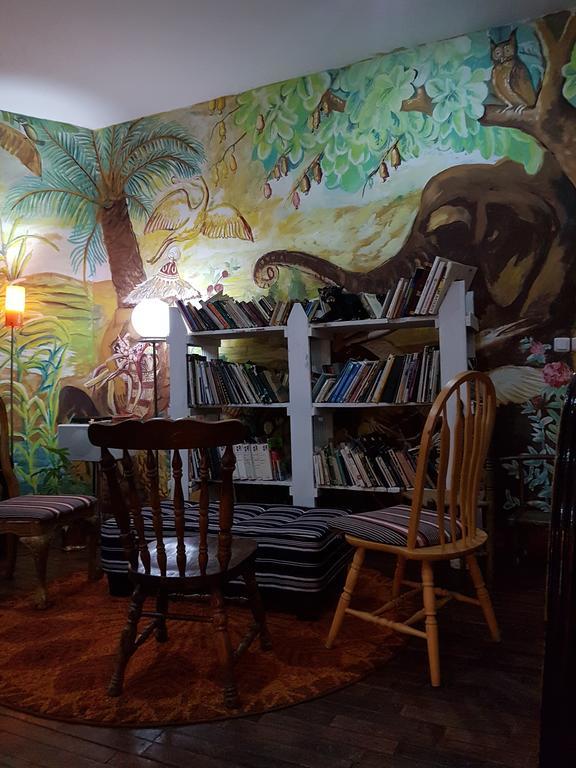 Bushman Cafe Hotel 阿比让 外观 照片