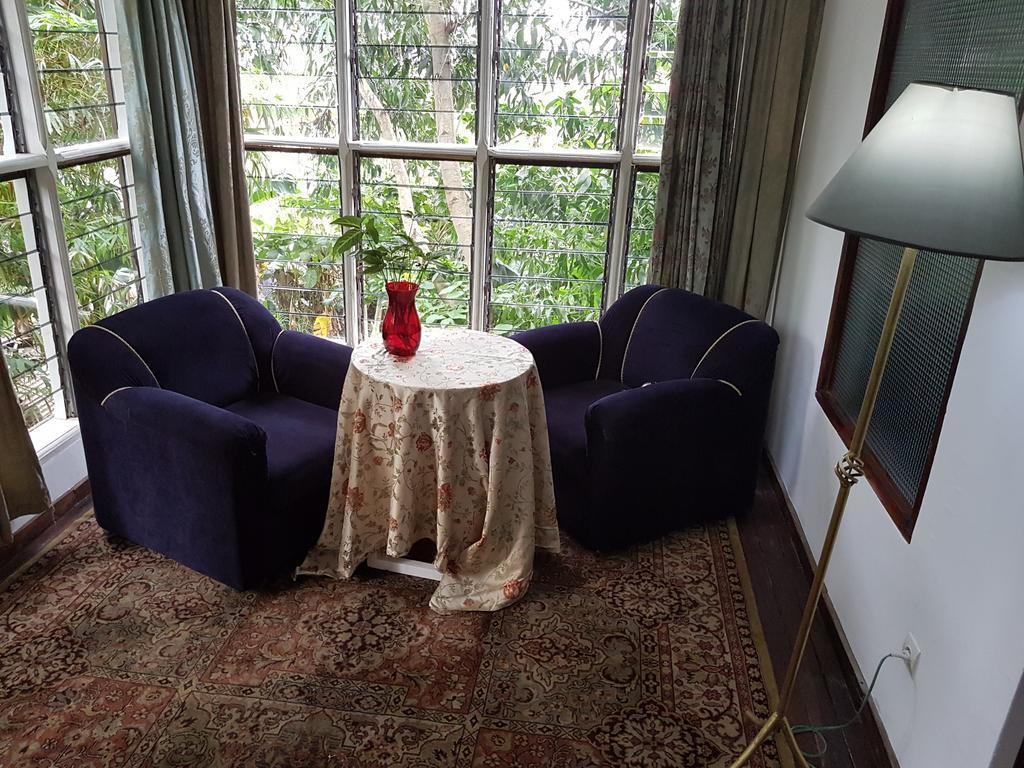 Bushman Cafe Hotel 阿比让 外观 照片