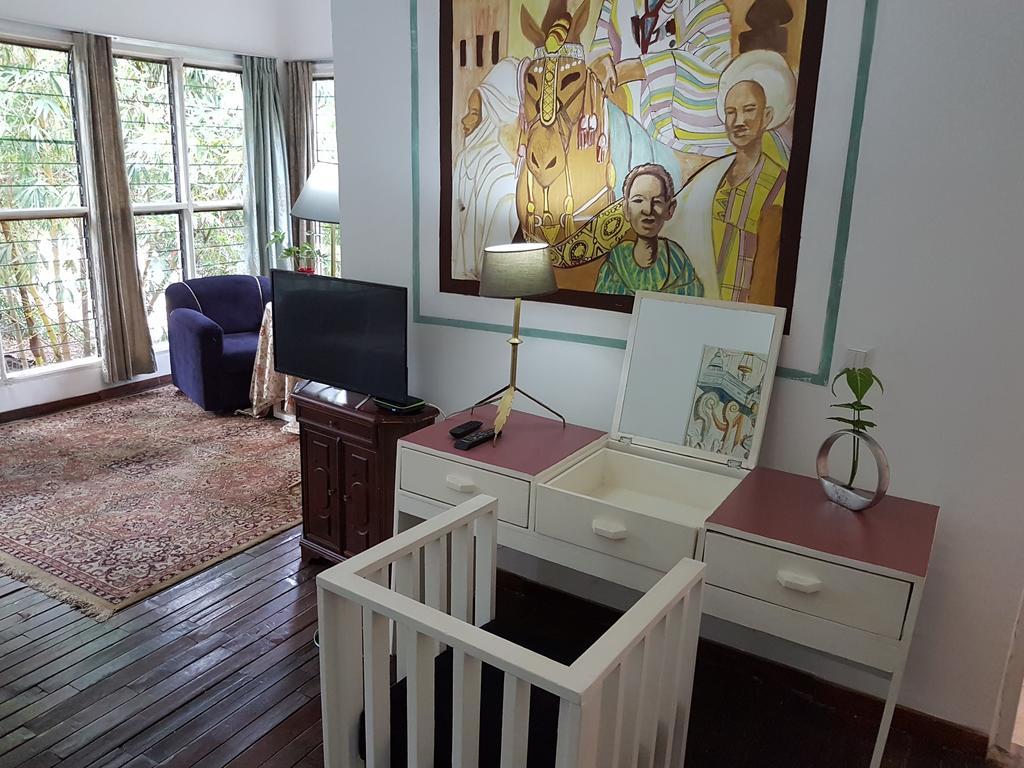 Bushman Cafe Hotel 阿比让 外观 照片