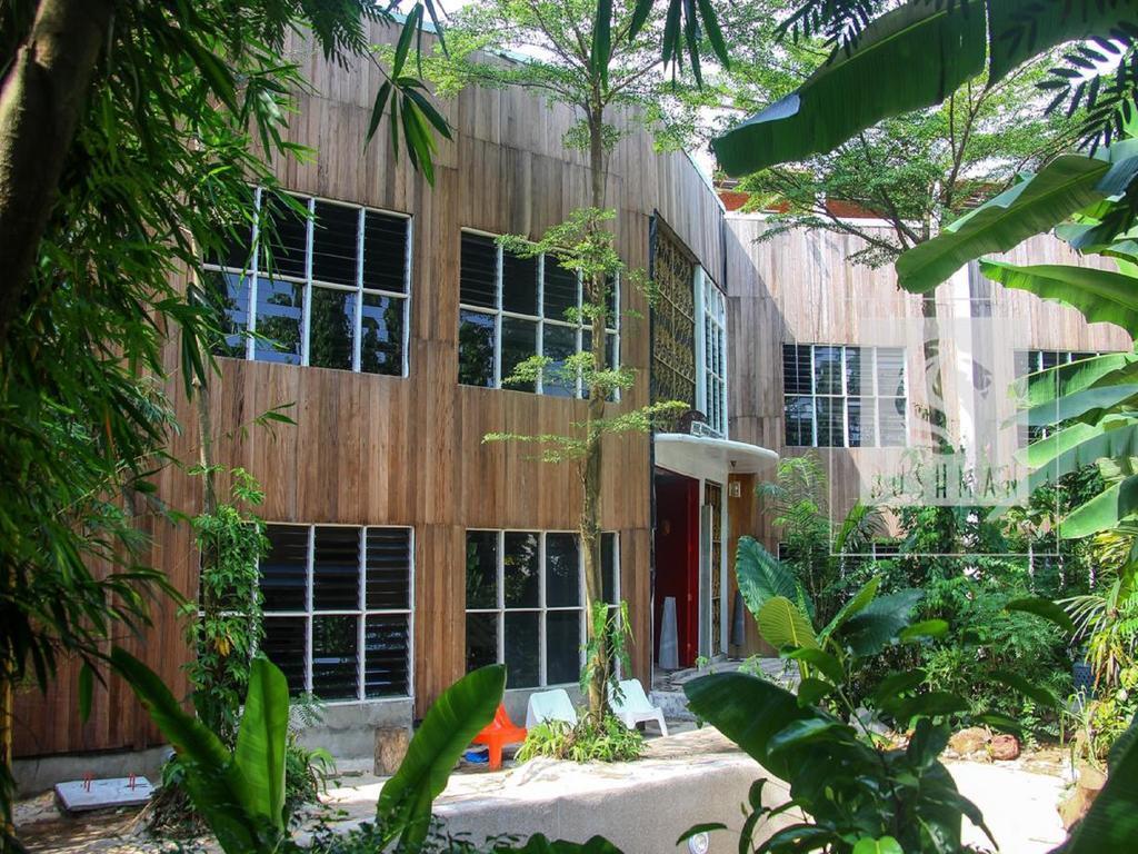 Bushman Cafe Hotel 阿比让 外观 照片